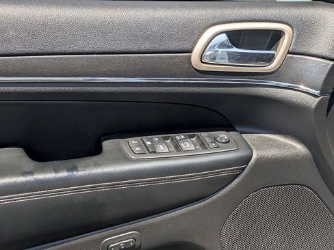 Used 2017 Jeep Grand Cherokee Limited AWD/4WD image 10