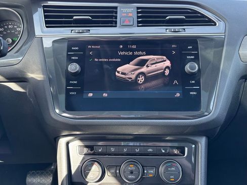 Used 2020 Volkswagen Tiguan SE w/ Panoramic Sunroof Package image 13