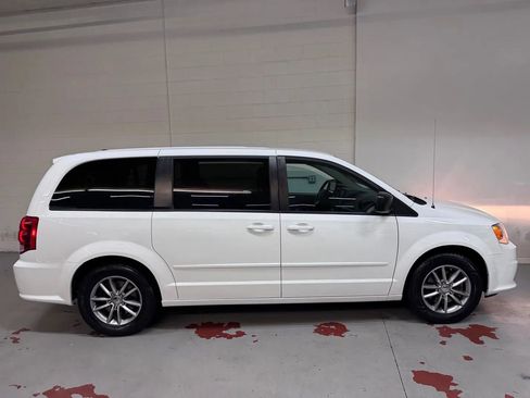 Used 2017 Dodge Grand Caravan SE w/ Power Window Group FWD image 2