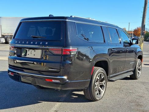 Used 2024 Jeep Wagoneer L Series III w/ Flexible Seating Group image 7