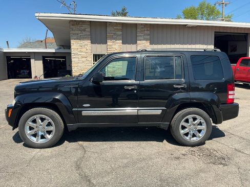 Used 2012 Jeep Liberty Sport AWD/4WD image 6