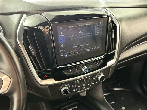 Used 2023 Chevrolet Traverse LT AWD/4WD image 16