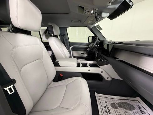 New 2025 Land Rover Defender 110 S image 31