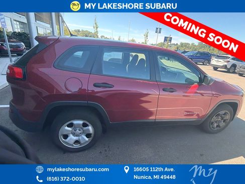 Used 2016 Jeep Cherokee Sport FWD image 8