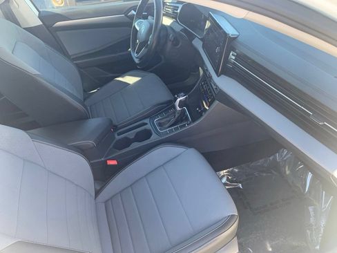 Used 2025 Volkswagen Jetta SE FWD image 19