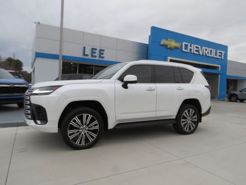 Used 2024 Lexus LX 600 4WD w/ Luxury Package image 1