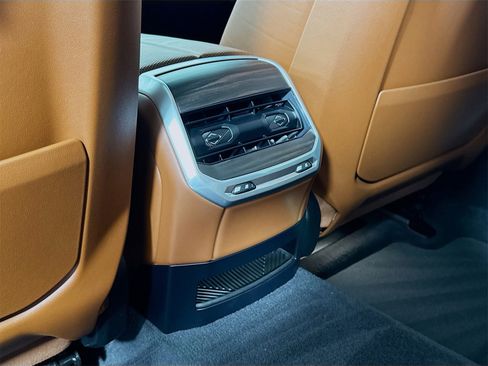 Used 2023 BMW 760i xDrive w/ Luxury Rear Seating Package image 26