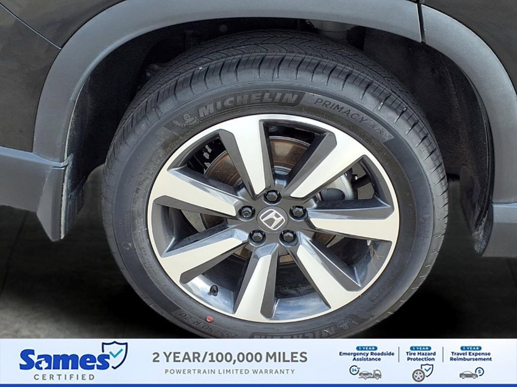 Used 2025 Honda Pilot Touring image 9