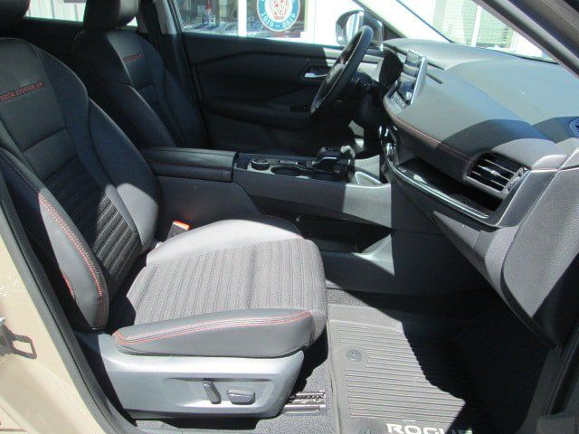 Used 2025 Nissan Rogue SV w/ Rock Creek Premium Package AWD/4WD image 15