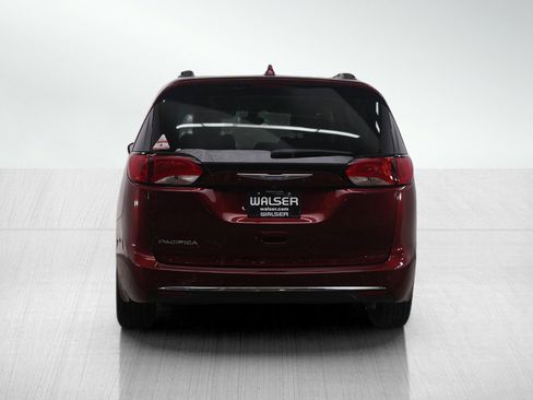 Used 2020 Chrysler Pacifica Touring-L Plus image 4