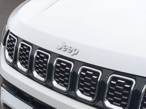 Used 2025 Jeep Compass Limited AWD/4WD image 11