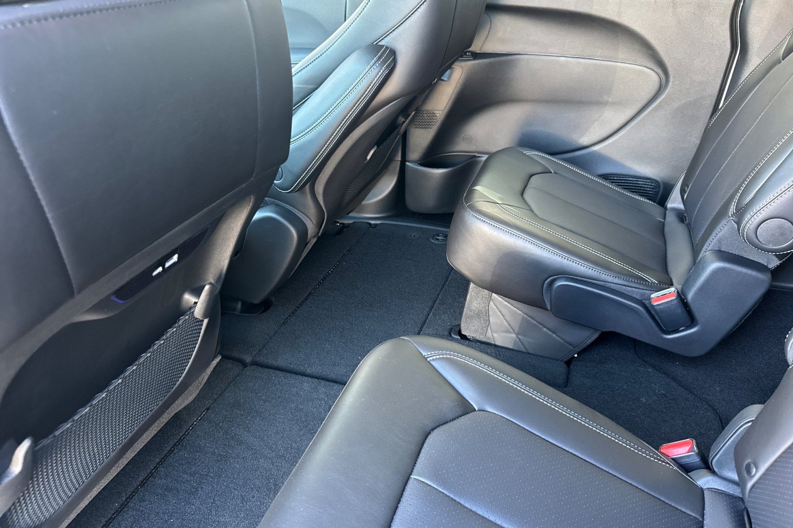 New 2027 Chrysler Pacifica Select FWD image 11