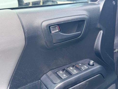 Used 2021 Toyota Tacoma SR AWD/4WD image 11
