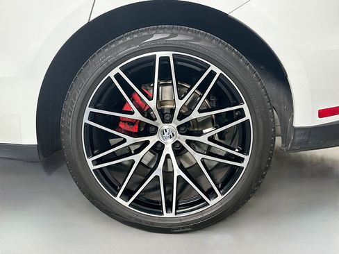 Certified 2024 Porsche Macan S image 12