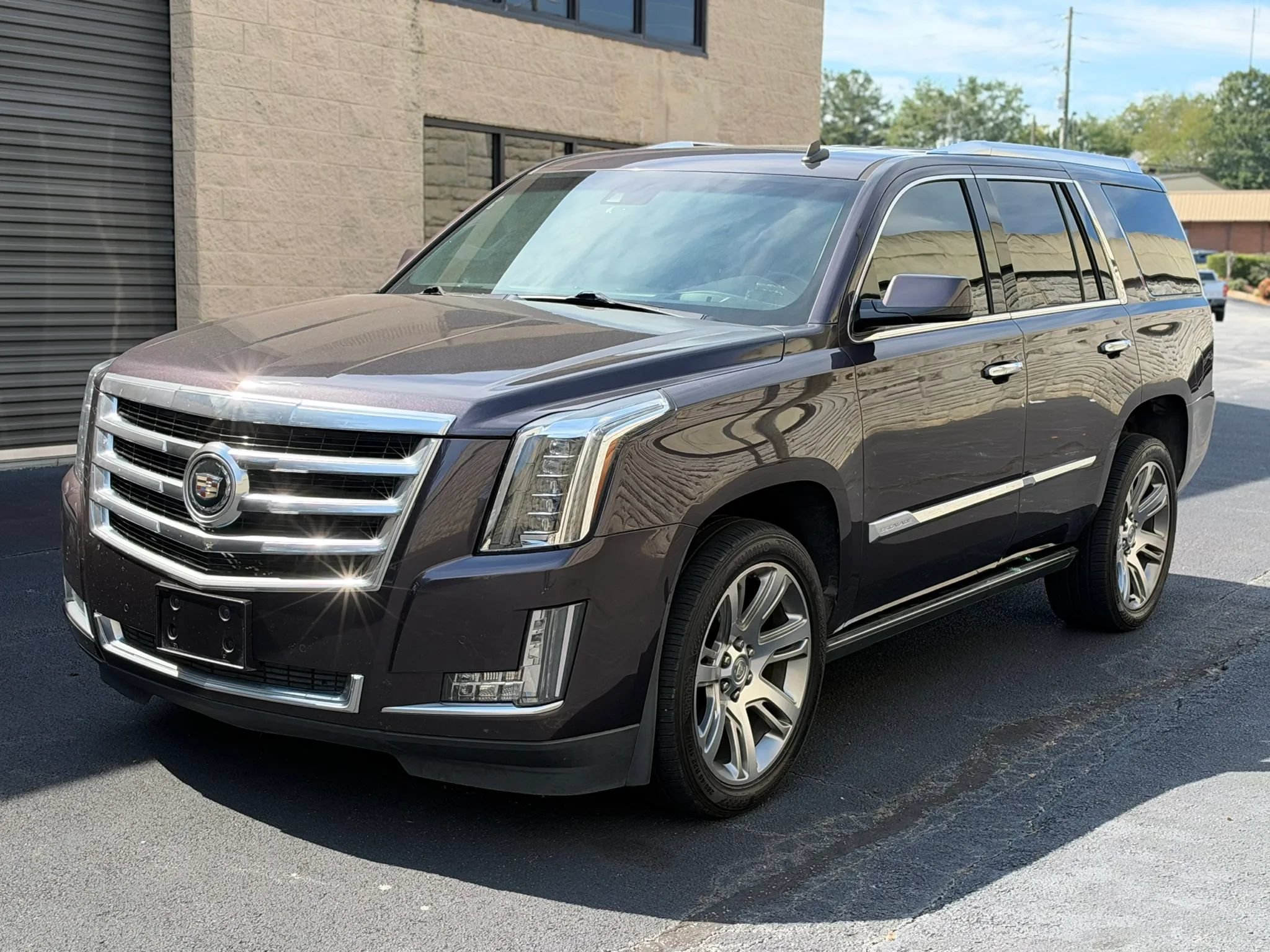 Used 2015 Cadillac Escalade Premium RWD image 2