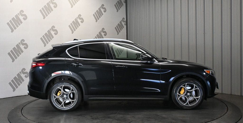 Used 2018 Alfa Romeo Stelvio AWD w/ Convenience Package image 4