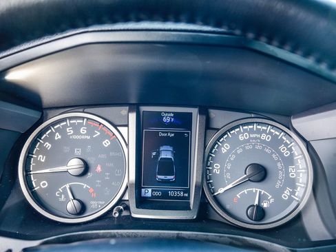 Certified 2022 Toyota Tacoma TRD Sport image 28