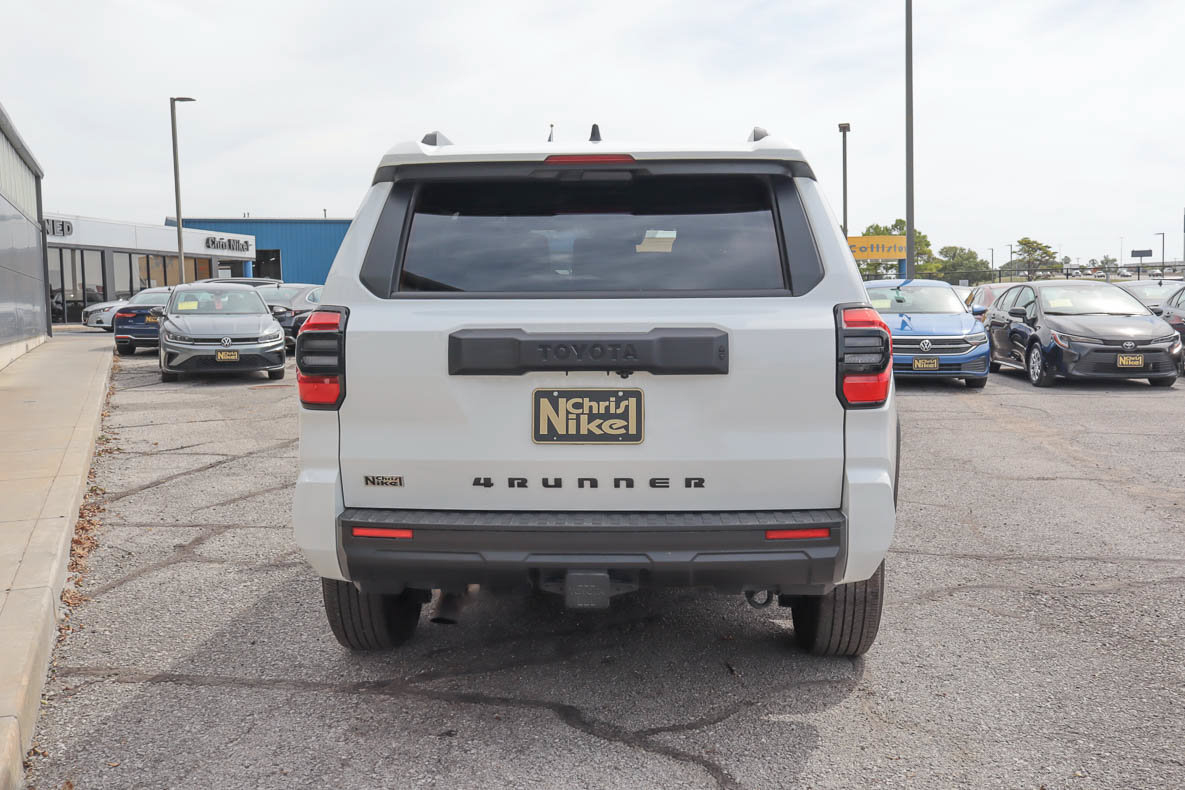 Used 2025 Toyota 4Runner SR5 AWD/4WD image 5