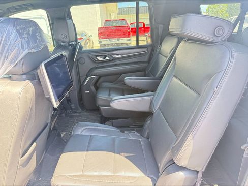 Used 2022 GMC Yukon XL Denali AWD/4WD image 14