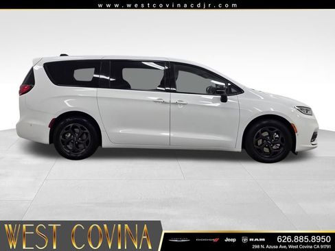 Used 2024 Chrysler Pacifica Limited FWD image 8