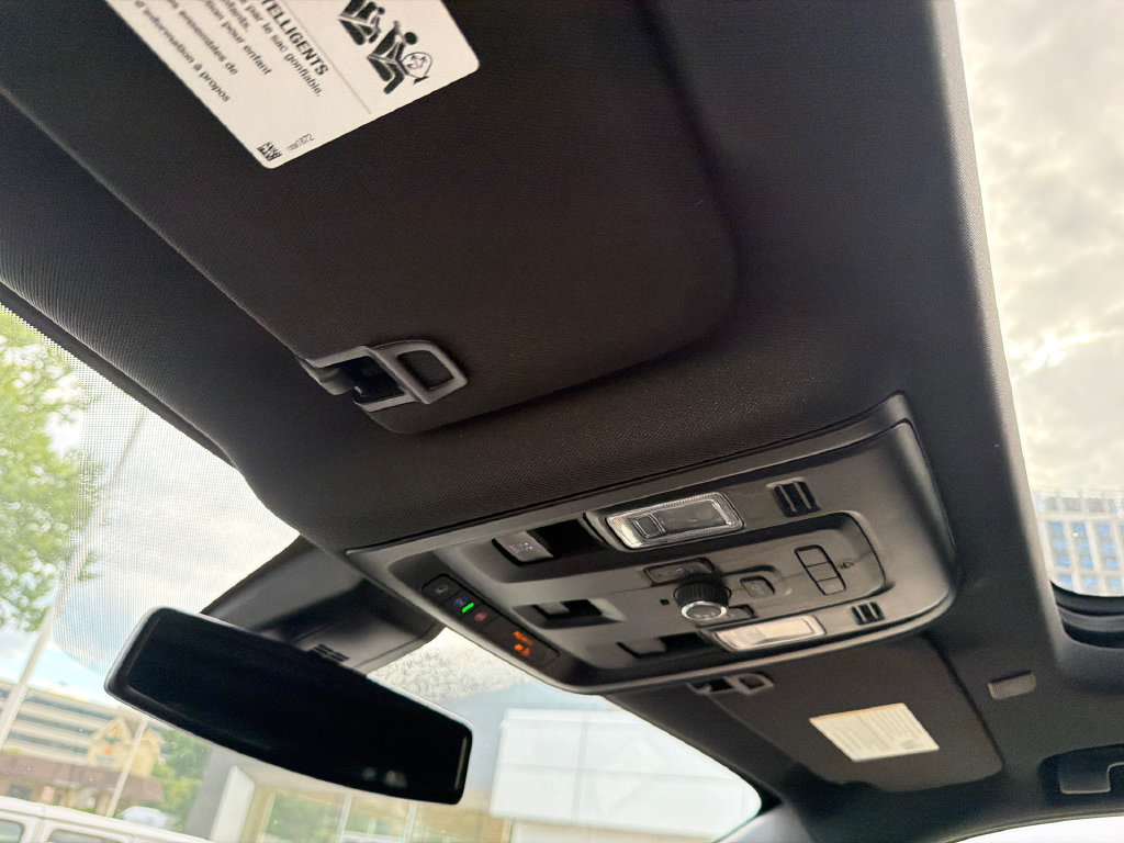 Used 2022 Chevrolet Suburban RST w/ Luxury Package AWD/4WD image 35