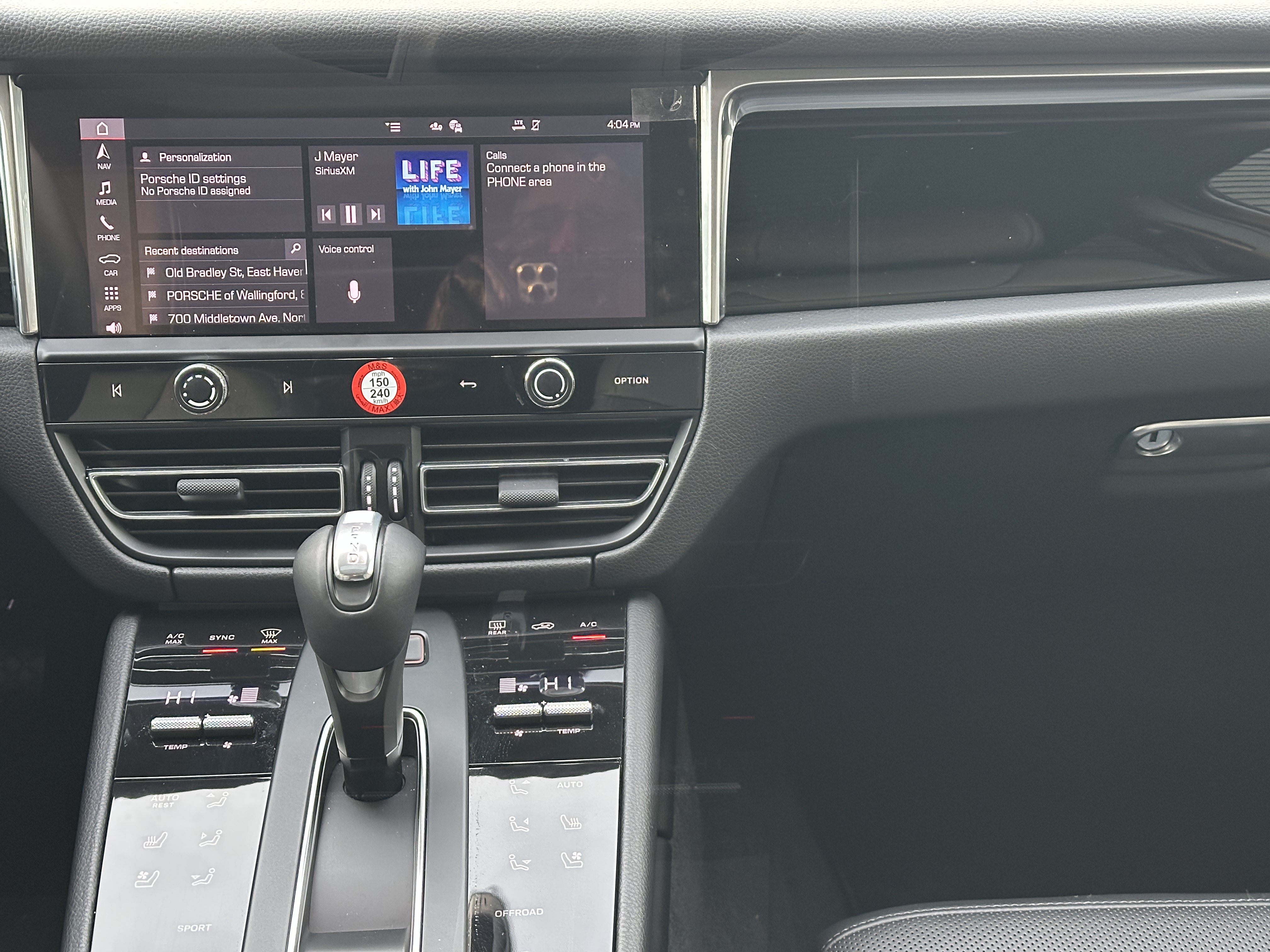 Certified 2025 Porsche Macan AWD/4WD image 24
