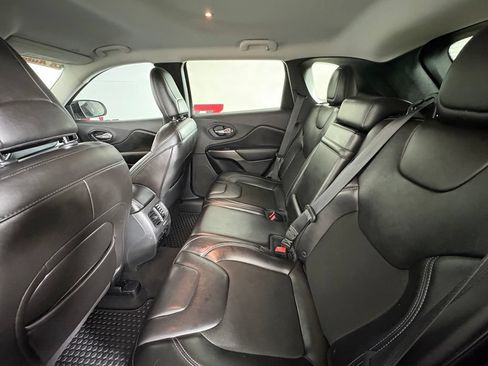 Used 2019 Jeep Cherokee Latitude Plus w/ Comfort/Convenience Group AWD/4WD image 44