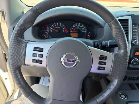 Used 2021 Nissan Frontier SV w/ Midnight Edition Floor Mats image 18