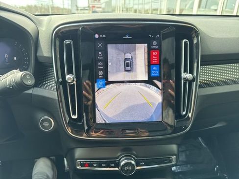 Certified 2025 Volvo XC40 B5 Plus AWD/4WD image 25