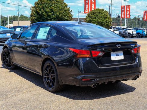 New 2026 Nissan Altima 2.5 SR w/ SR Midnight Edition Package FWD image 2