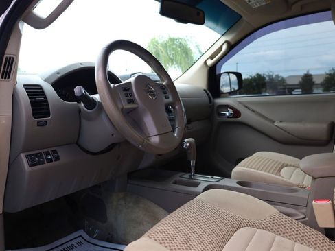 Used 2013 Nissan Frontier SV w/ SV Value Truck Pkg AWD/4WD image 8