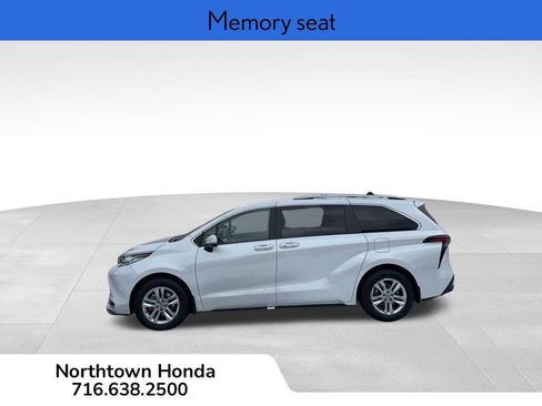 Used 2024 Toyota Sienna Limited image 8