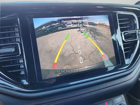 Used 2023 Dodge Durango GT image 24