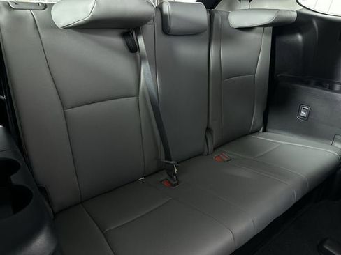 Used 2023 Toyota Highlander XLE AWD/4WD image 28