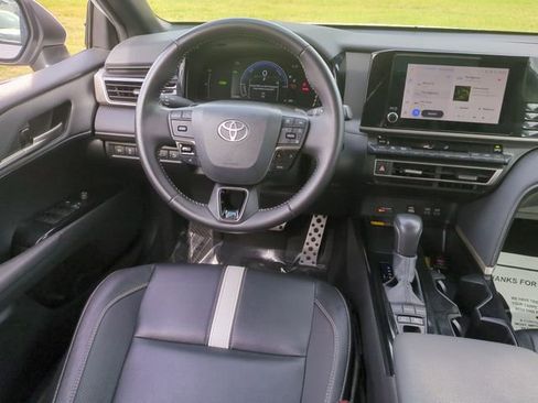 Used 2025 Toyota Camry SE FWD image 30