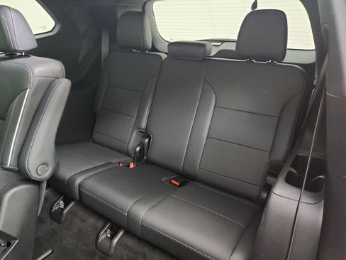 Used 2025 Buick Enclave Preferred FWD image 35