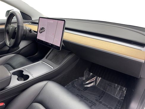 Used 2021 Tesla Model 3 Standard Range Plus image 51