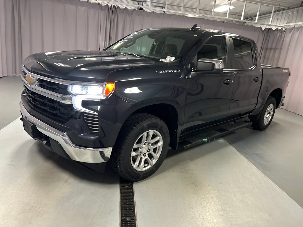 Used 2024 Chevrolet Silverado 1500 LT AWD/4WD image 3