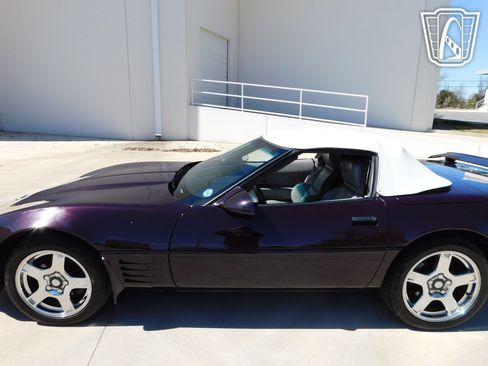 Used 1993 Chevrolet Corvette Convertible RWD image 14