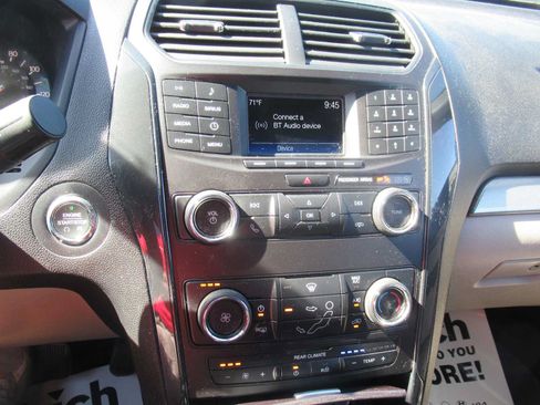 Used 2018 Ford Explorer XLT AWD/4WD image 24
