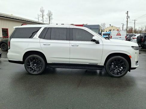 Used 2024 Cadillac Escalade Premium Luxury w/ Performance Package image 10