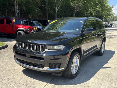 Used 2022 Jeep Grand Cherokee L Laredo w/ Luxury Tech Group I RWD image 3