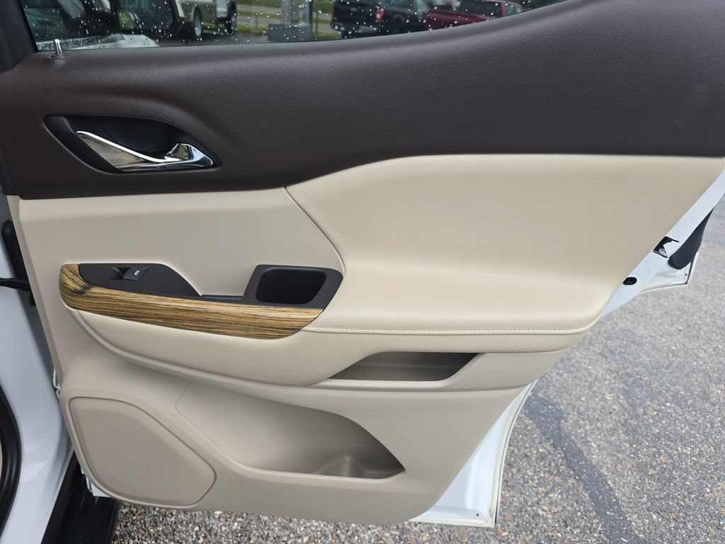Used 2018 GMC Acadia Denali w/ Technology Package FWD image 15