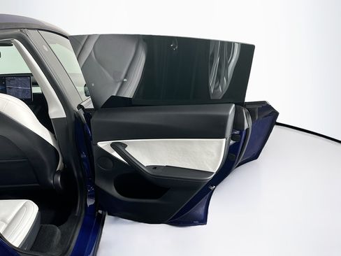 Used 2021 Tesla Model Y Long Range AWD/4WD image 28