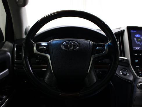 Used 2018 Toyota Land Cruiser AWD/4WD image 11