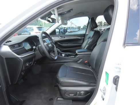 Used 2022 Jeep Grand Cherokee L Limited AWD/4WD image 27