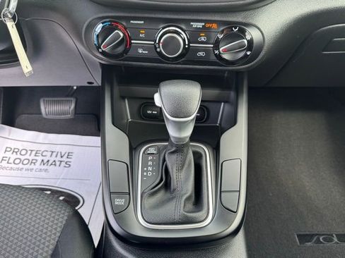Used 2023 Kia Soul LX image 13
