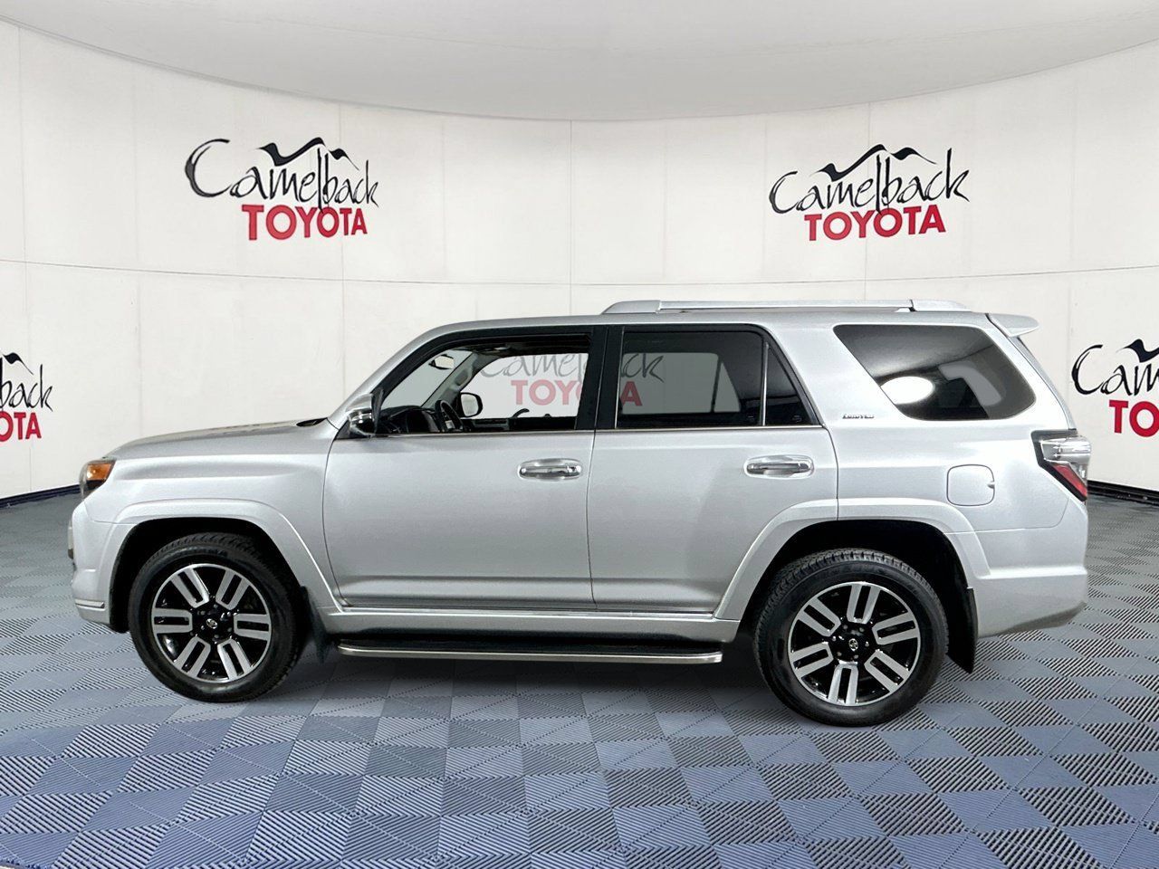 Used 2024 Toyota 4Runner Limited AWD/4WD image 4