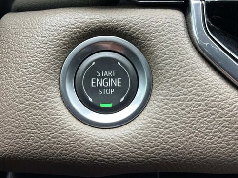 Used 2024 GMC Canyon Denali image 32