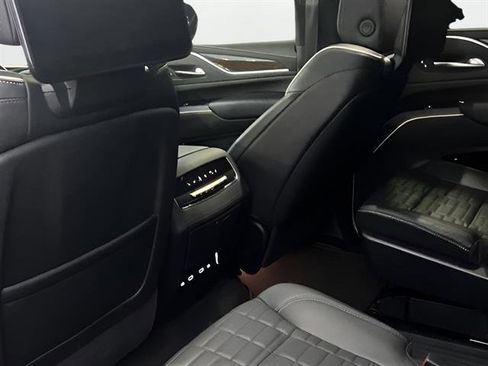 Certified 2022 Cadillac Escalade Premium Luxury Platinum image 10